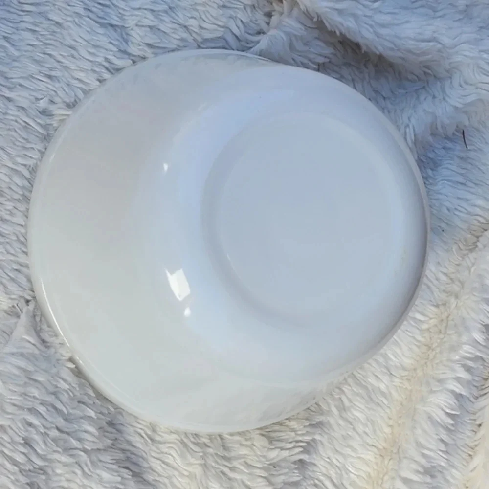 Federal milk glass‎ deep bowl